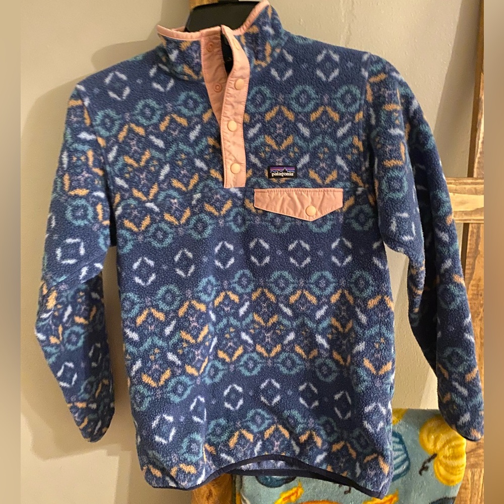 L Girls Patagonia half bottom up jacket